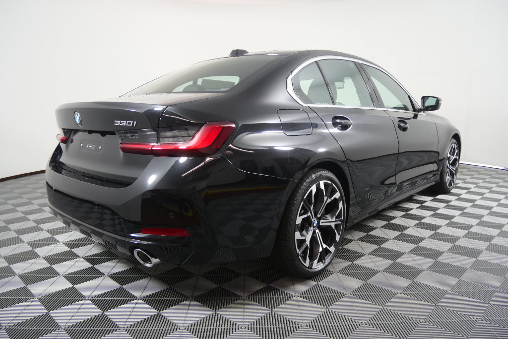 New 2026 BMW 330i Sedan w/ Premium Package RWD image 4