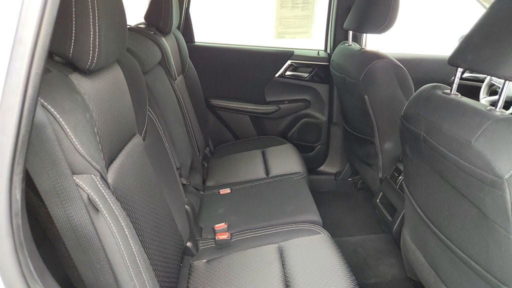 Used 2022 Mitsubishi Outlander ES FWD image 21