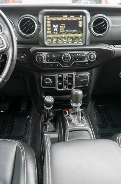 Used 2023 Jeep Wrangler Unlimited Sahara w/ Cold Weather Group AWD/4WD image 15