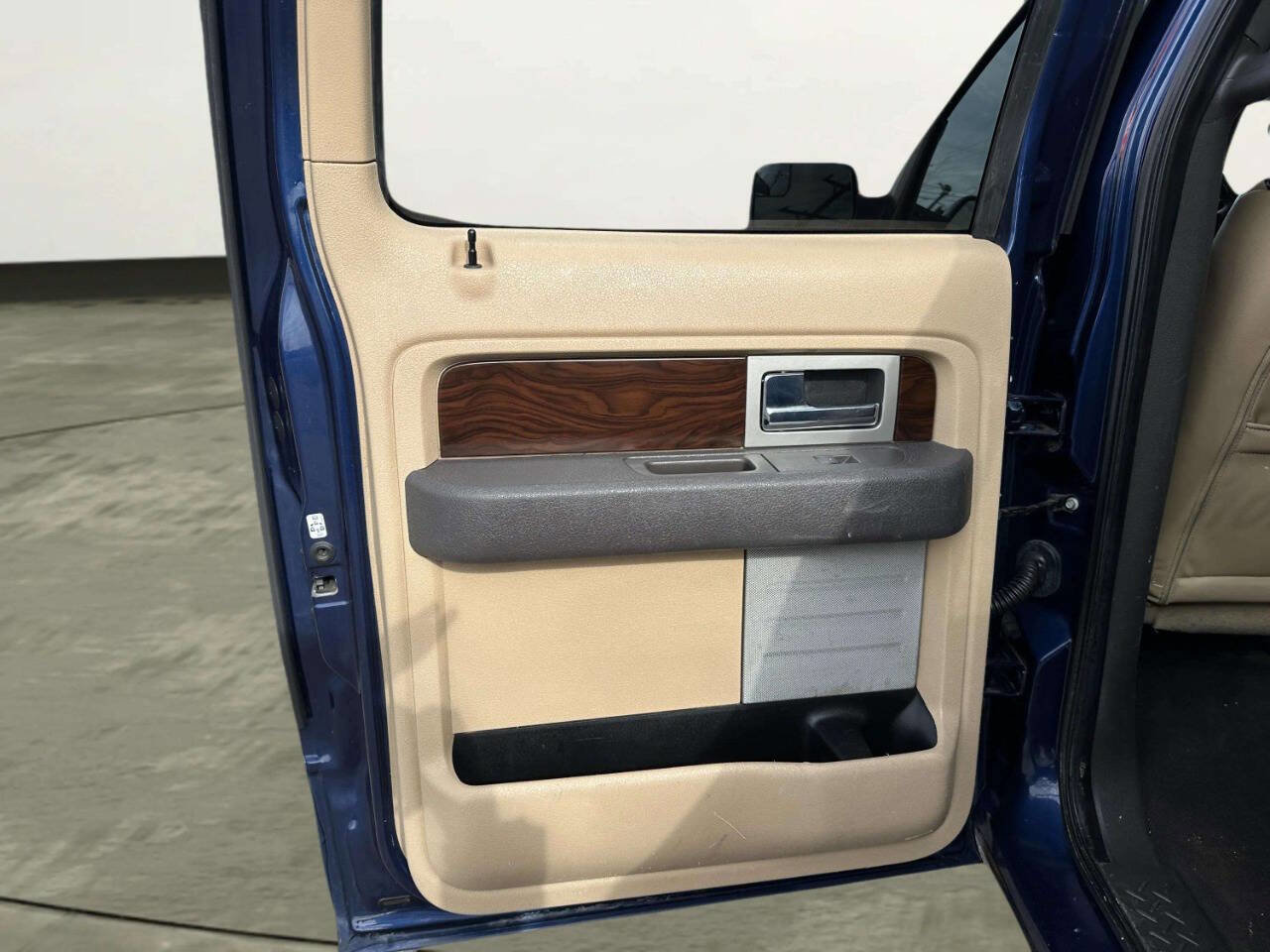 Used 2012 Ford F150 Lariat image 12