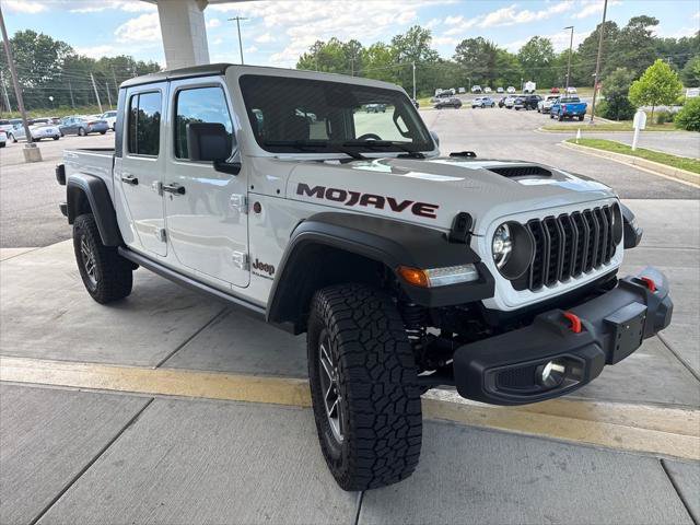 Used 2026 Jeep Gladiator Mojave AWD/4WD image 3