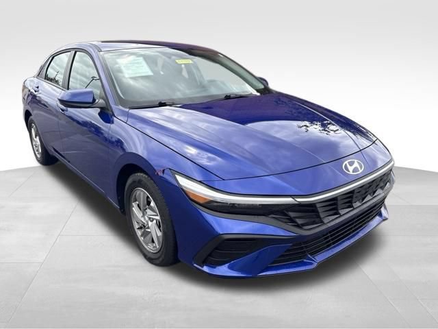 Used 2026 Hyundai Elantra SE FWD image 1
