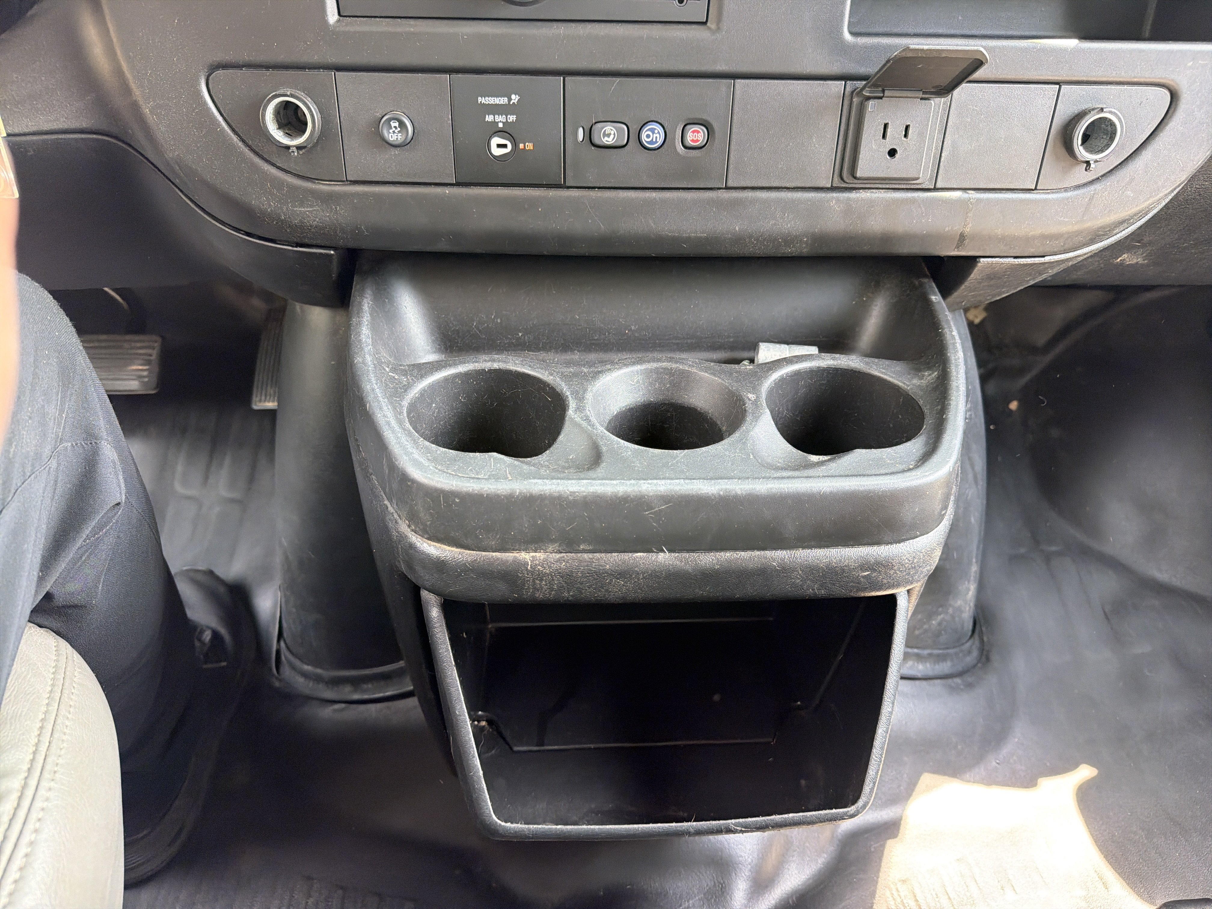 Used 2018 Chevrolet Express 2500 Extended RWD image 23