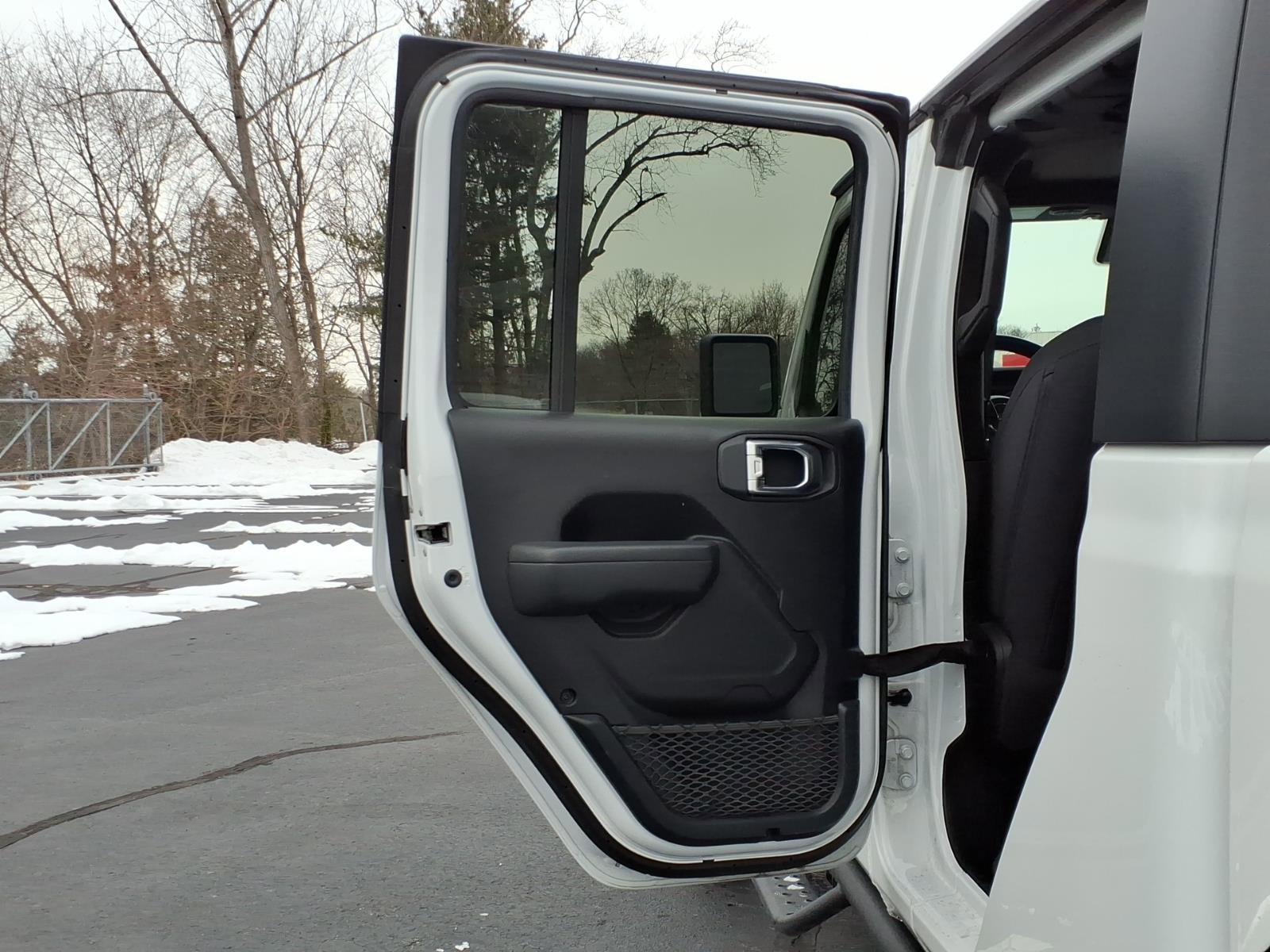Certified 2022 Jeep Gladiator Willys image 11