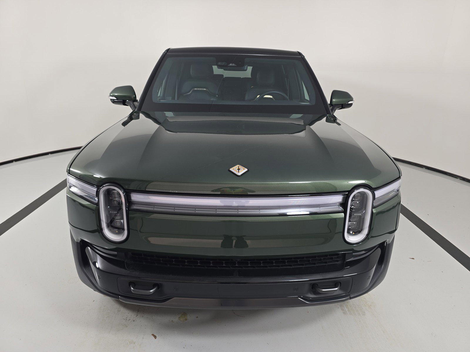 Used 2025 Rivian R1S Premium image 8