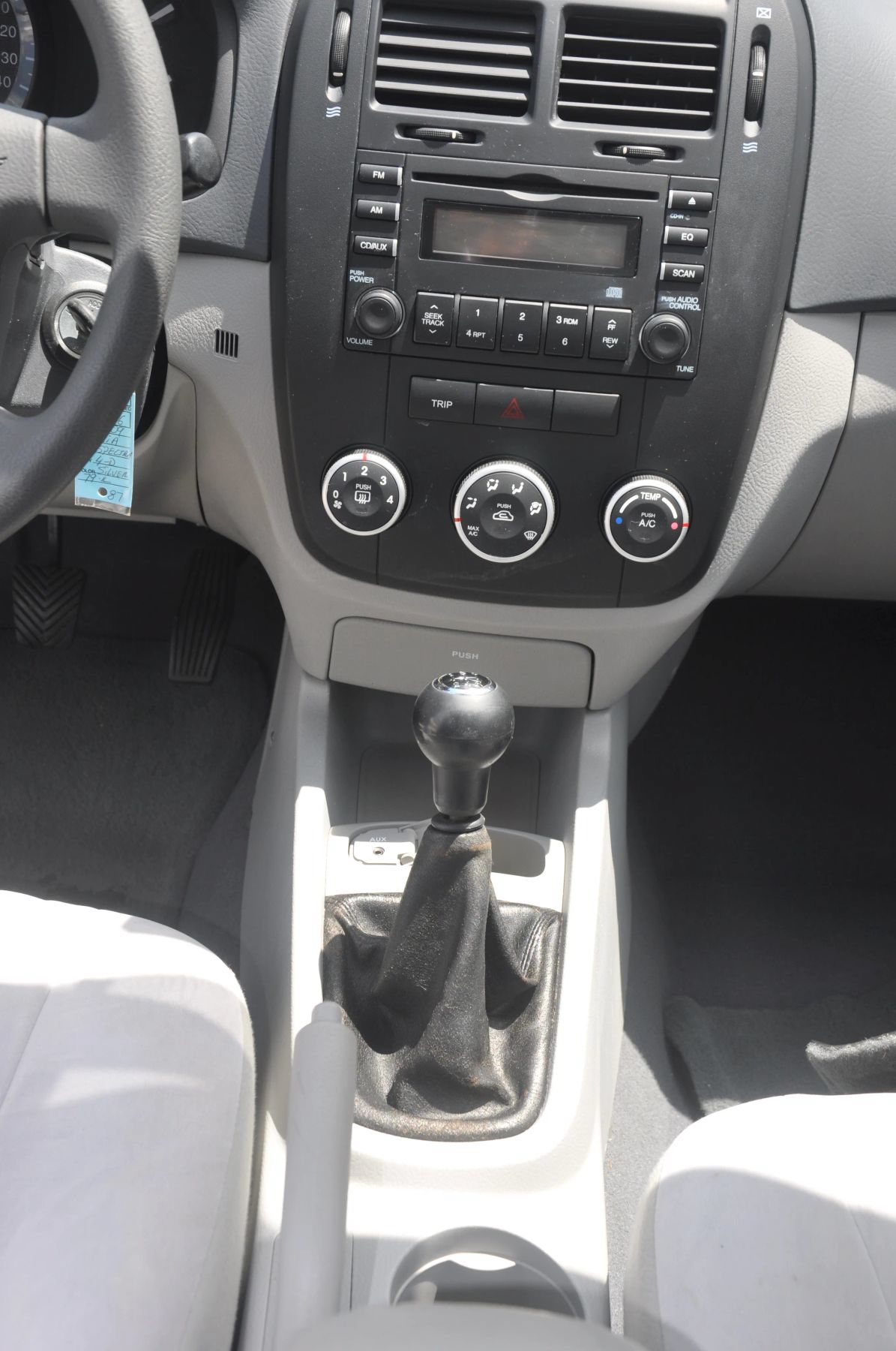 Used 2009 Kia Spectra LX FWD image 16