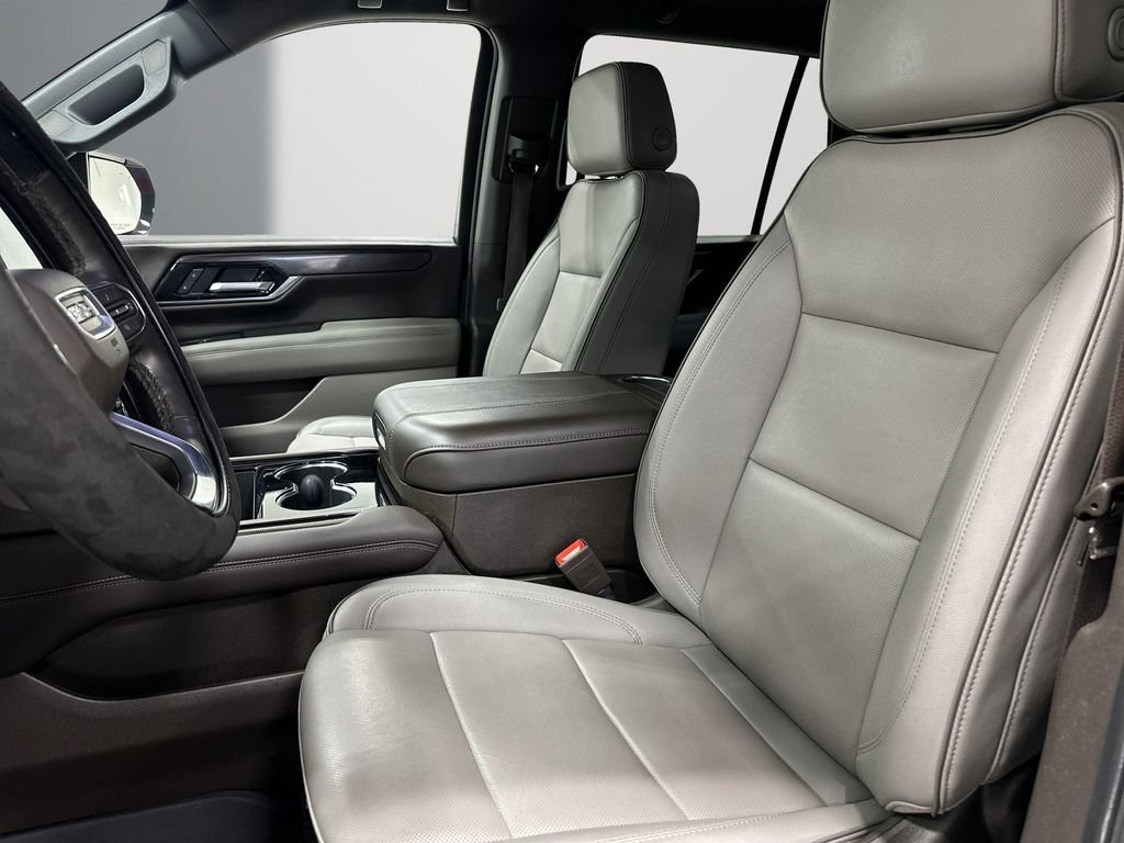 Used 2025 GMC Yukon Elevation AWD/4WD image 14