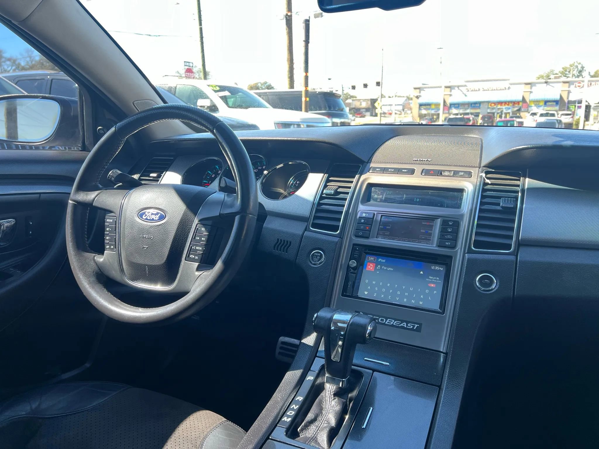 Used 2011 Ford Taurus SHO image 13