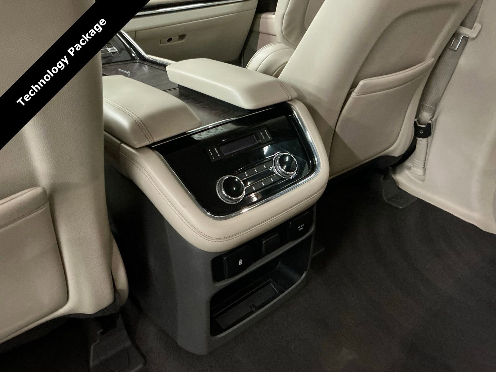 Used 2018 Lincoln Navigator Select w/ Technology Package image 21
