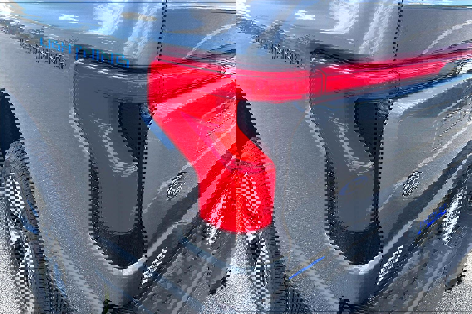 Used 2023 Ford F150 Lightning Platinum image 25