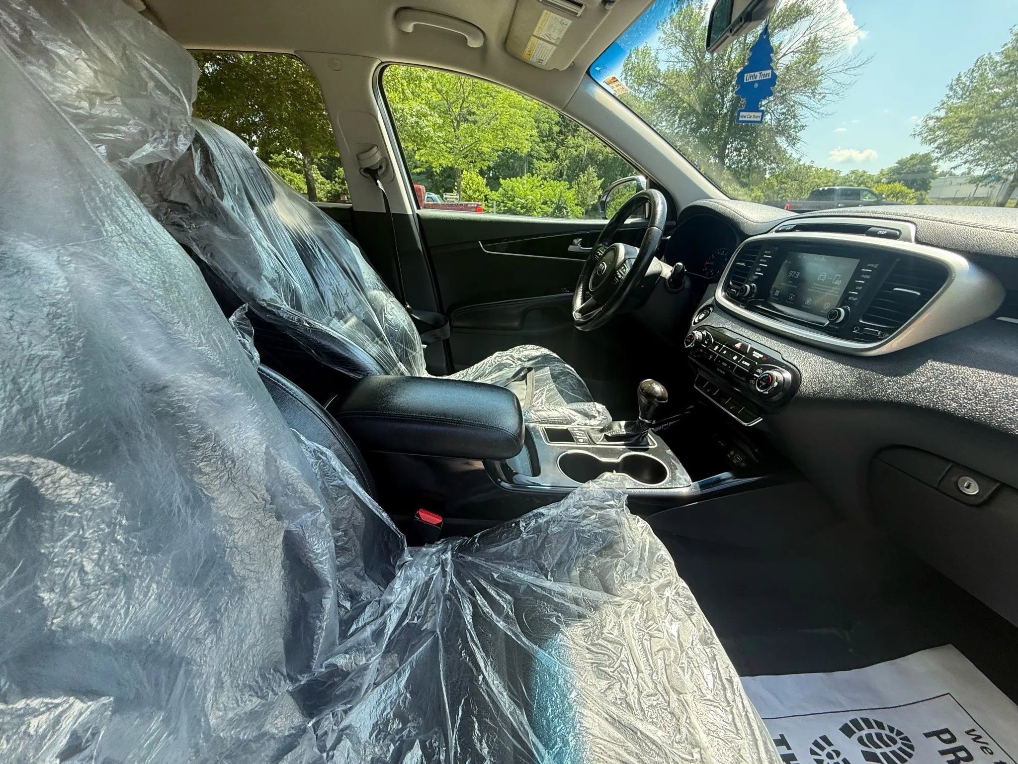 Used 2017 Kia Sorento LX Sport Utility 4D w/ LX Convenience Package image 19