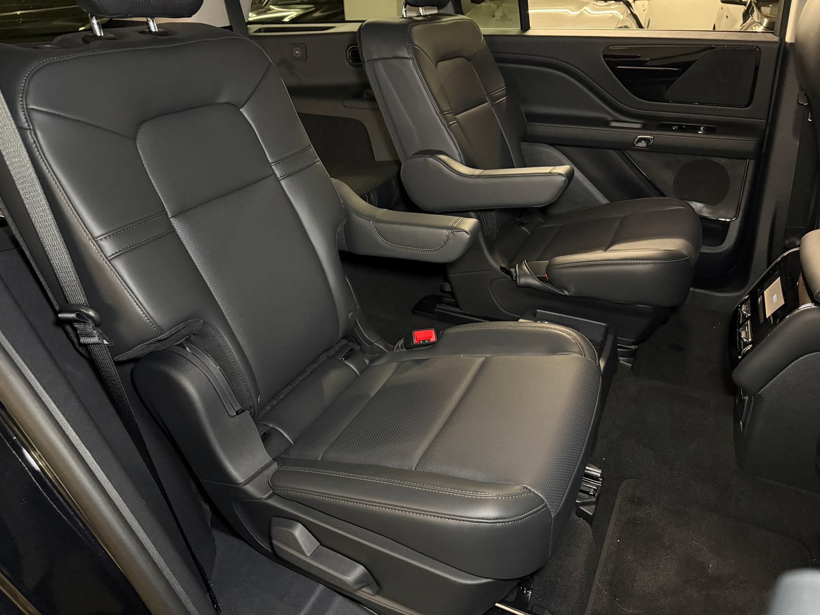 New 2026 Lincoln Aviator AWD image 12