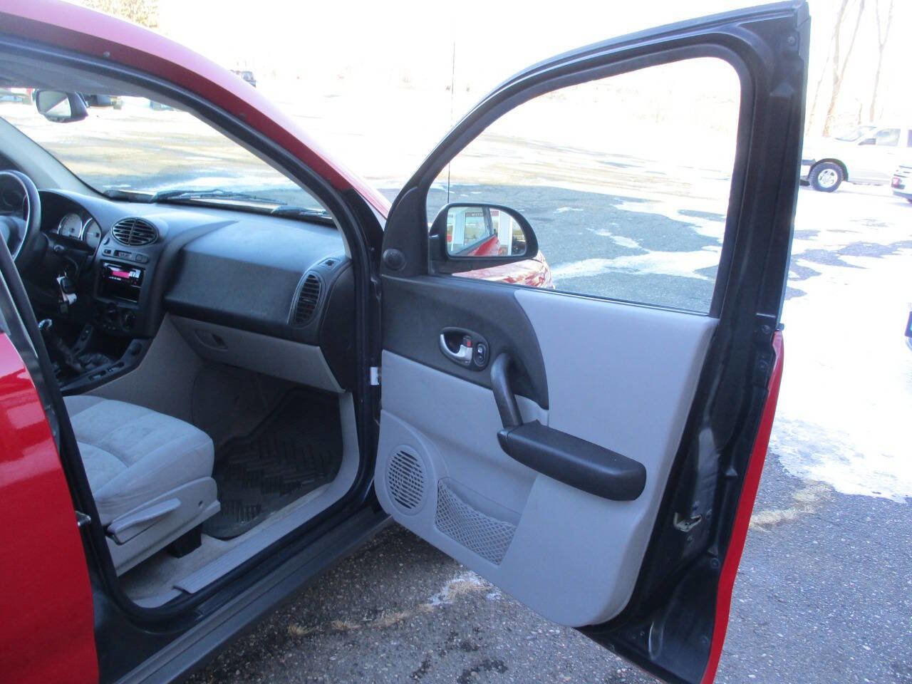 Used 2004 Saturn Vue 2WD w/ Sport Plus Pkg image 24