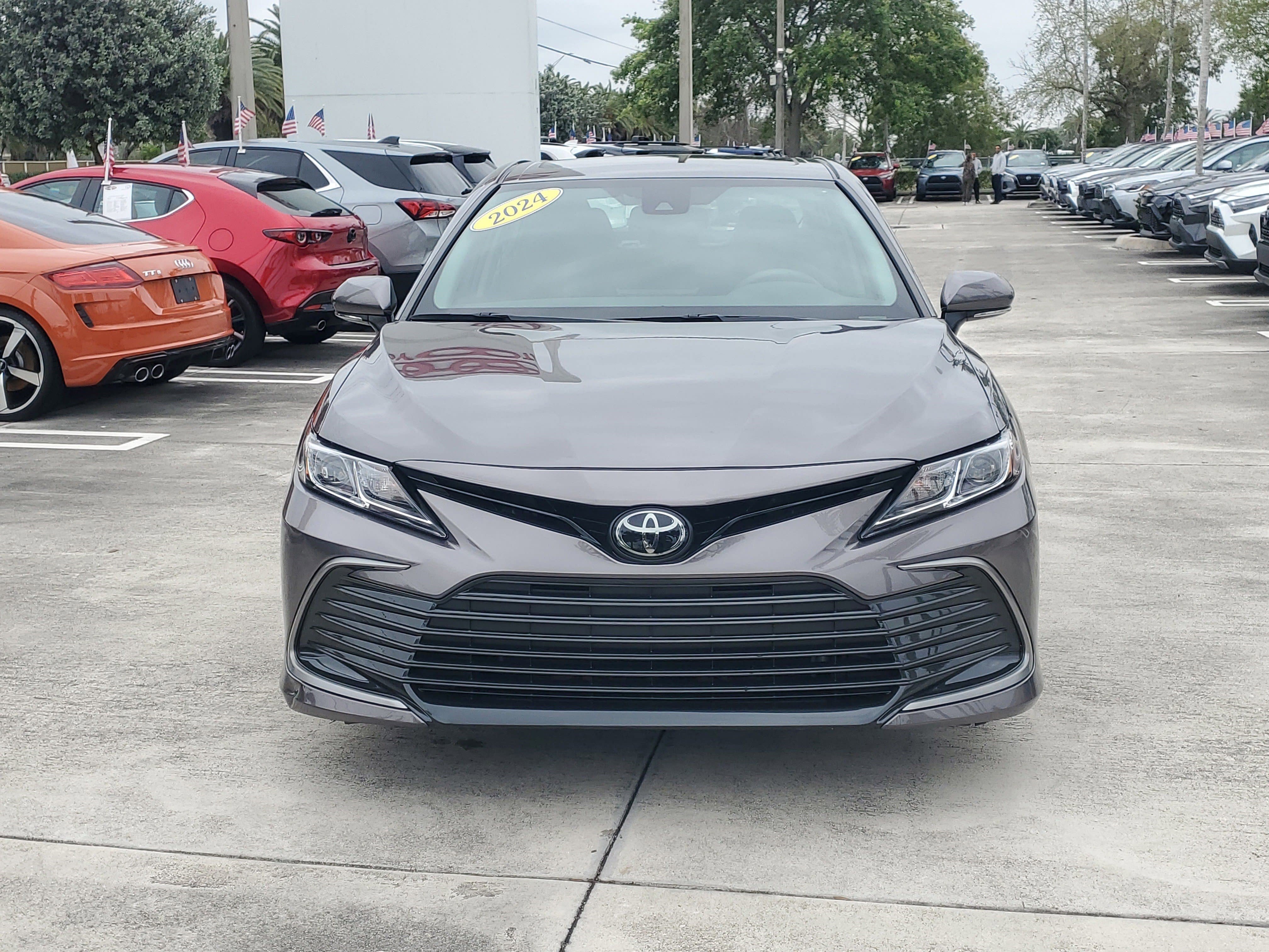 Used 2024 Toyota Camry LE w/ Convenience Package image 8