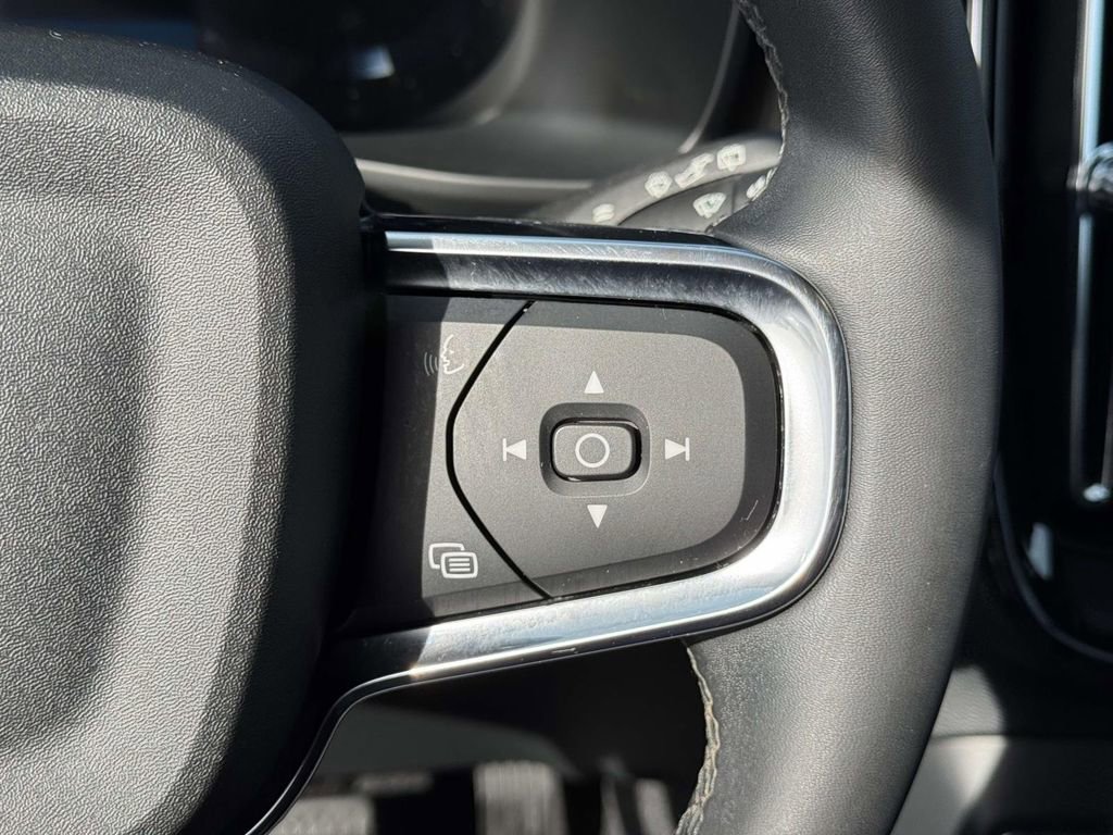 Certified 2023 Volvo XC40 B5 Plus w/ Climate Package image 20