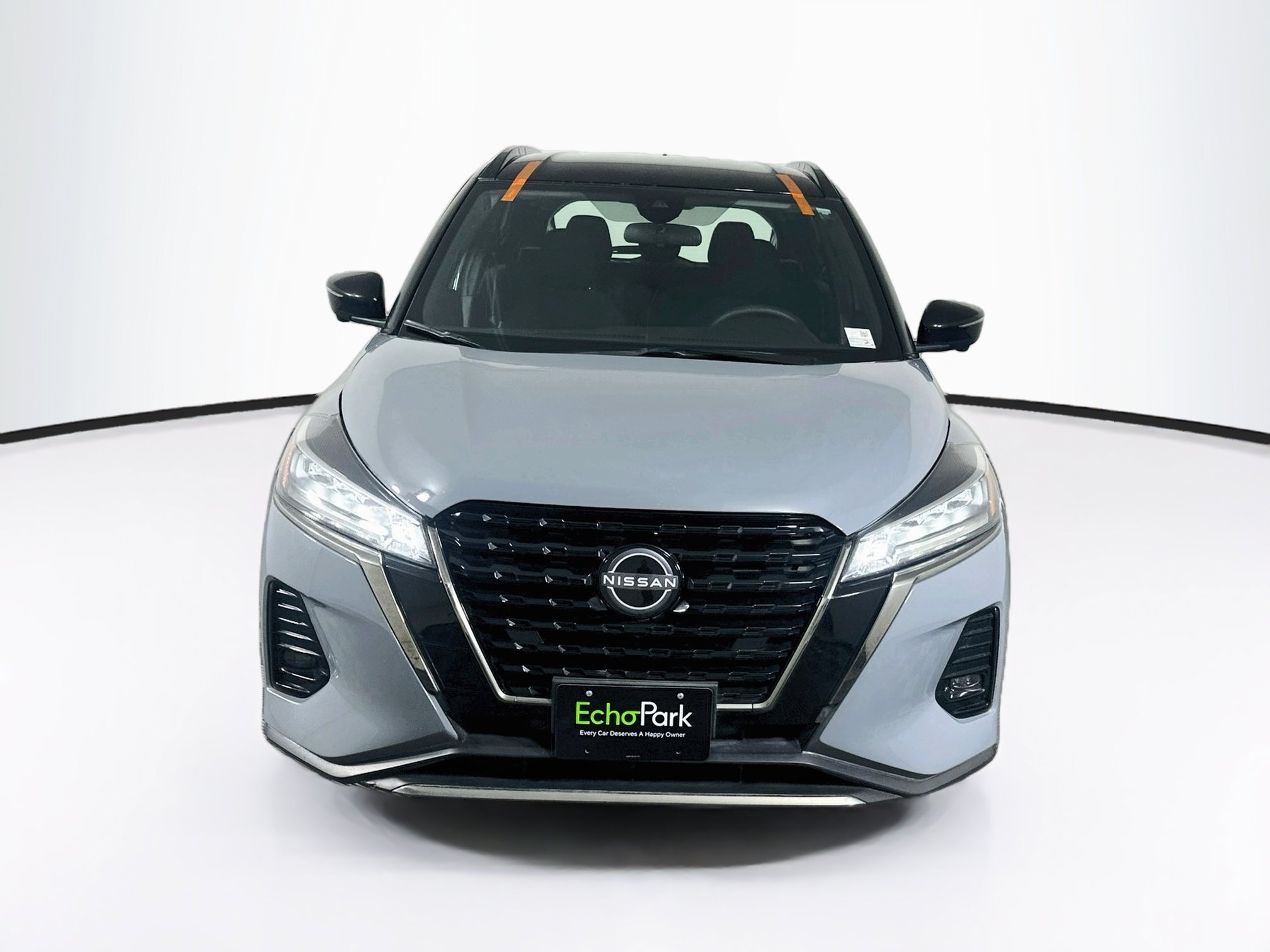 Used 2023 Nissan Kicks SR FWD image 2