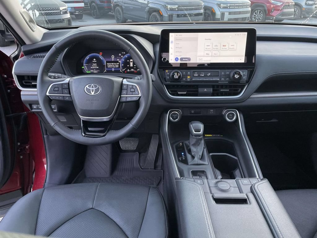 Used 2025 Toyota Grand Highlander AWD Hybrid image 4