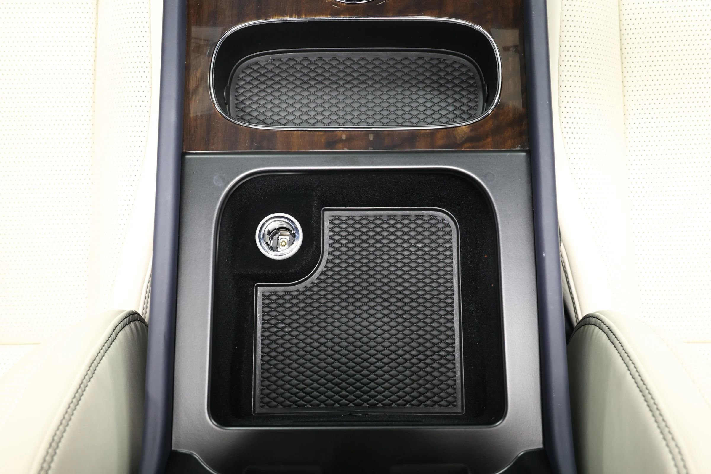 Used 2022 Bentley Bentayga image 59