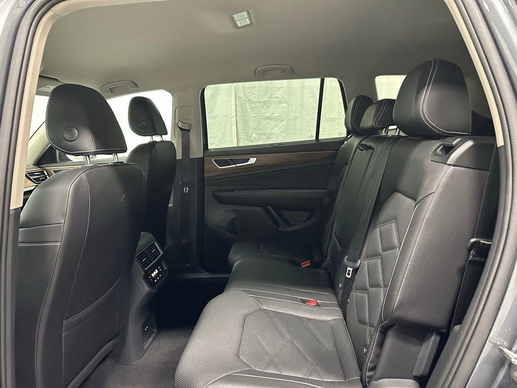 Used 2025 Volkswagen Atlas SE AWD/4WD image 46