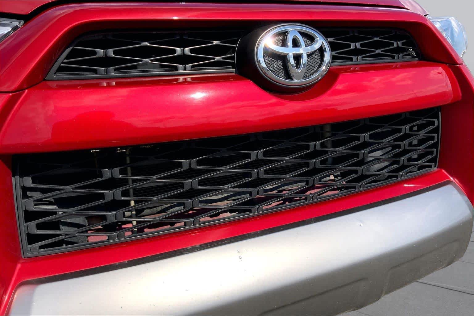 Used 2019 Toyota 4Runner TRD Off-Road Premium AWD/4WD image 29