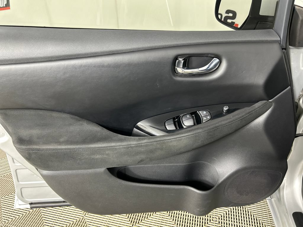 Used 2015 Nissan Leaf SV FWD image 11