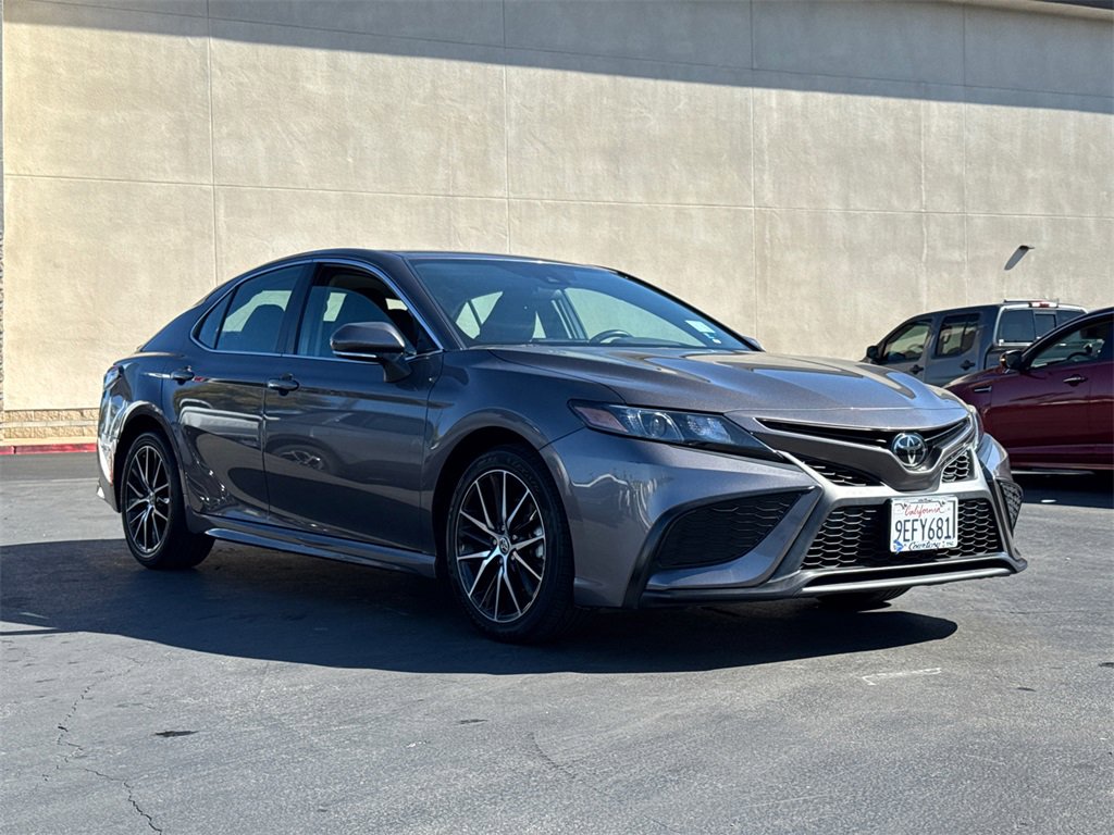 Used 2023 Toyota Camry SE image 4