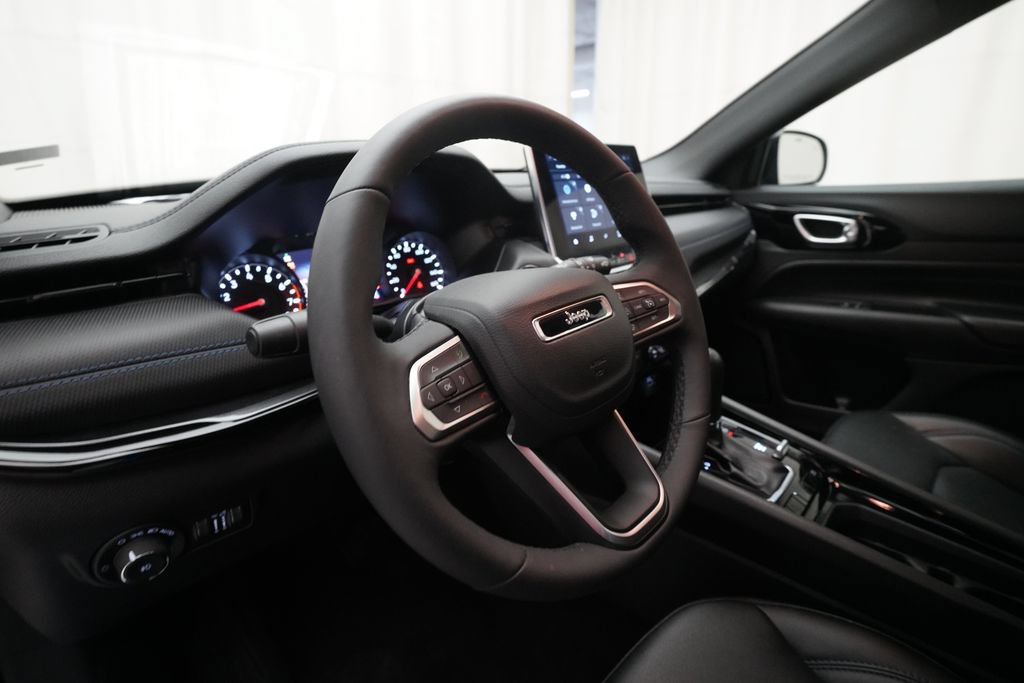 Used 2026 Jeep Compass Limited AWD/4WD image 8