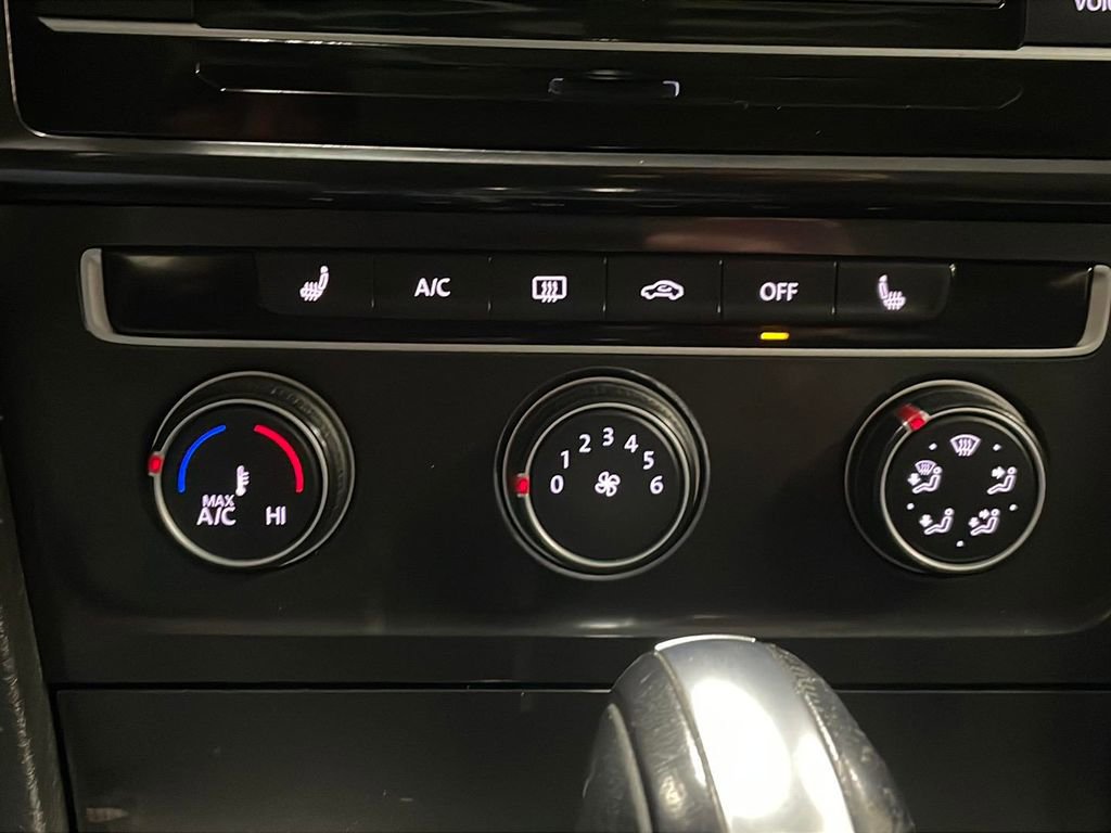 Used 2021 Volkswagen Golf 4-Door image 14