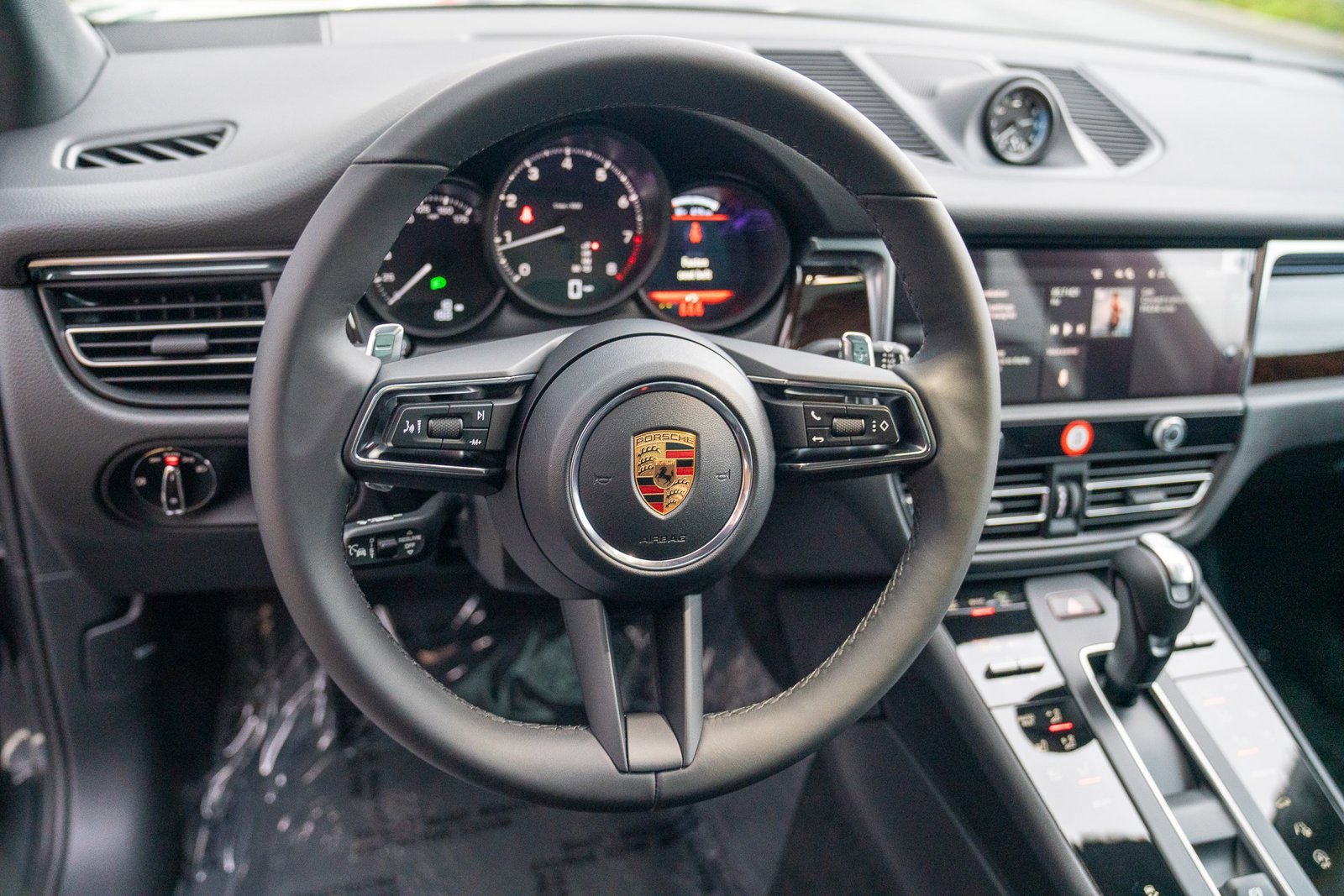 New 2026 Porsche Macan image 14