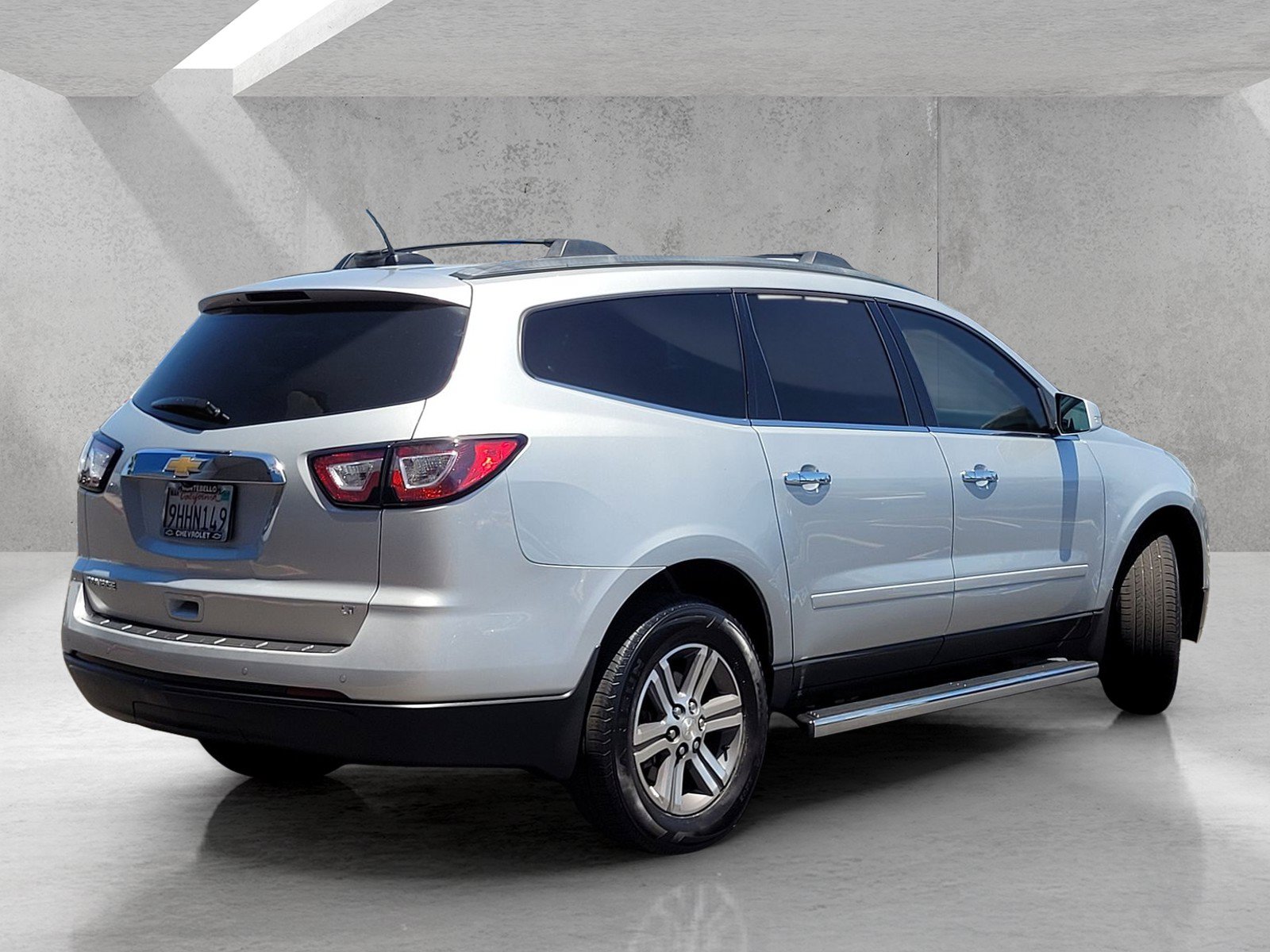 Used 2017 Chevrolet Traverse LT w/ LPO, 'HIT The Road' Package FWD image 4