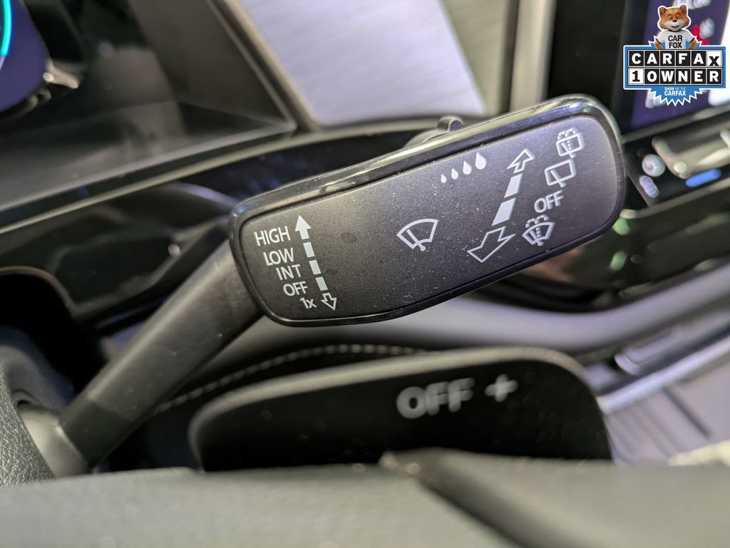 Used 2025 Volkswagen Atlas Cross Sport SE w/ Panoramic Sunroof Package FWD image 19