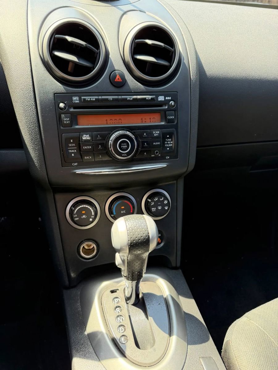 Used 2014 Nissan Rogue S FWD image 16