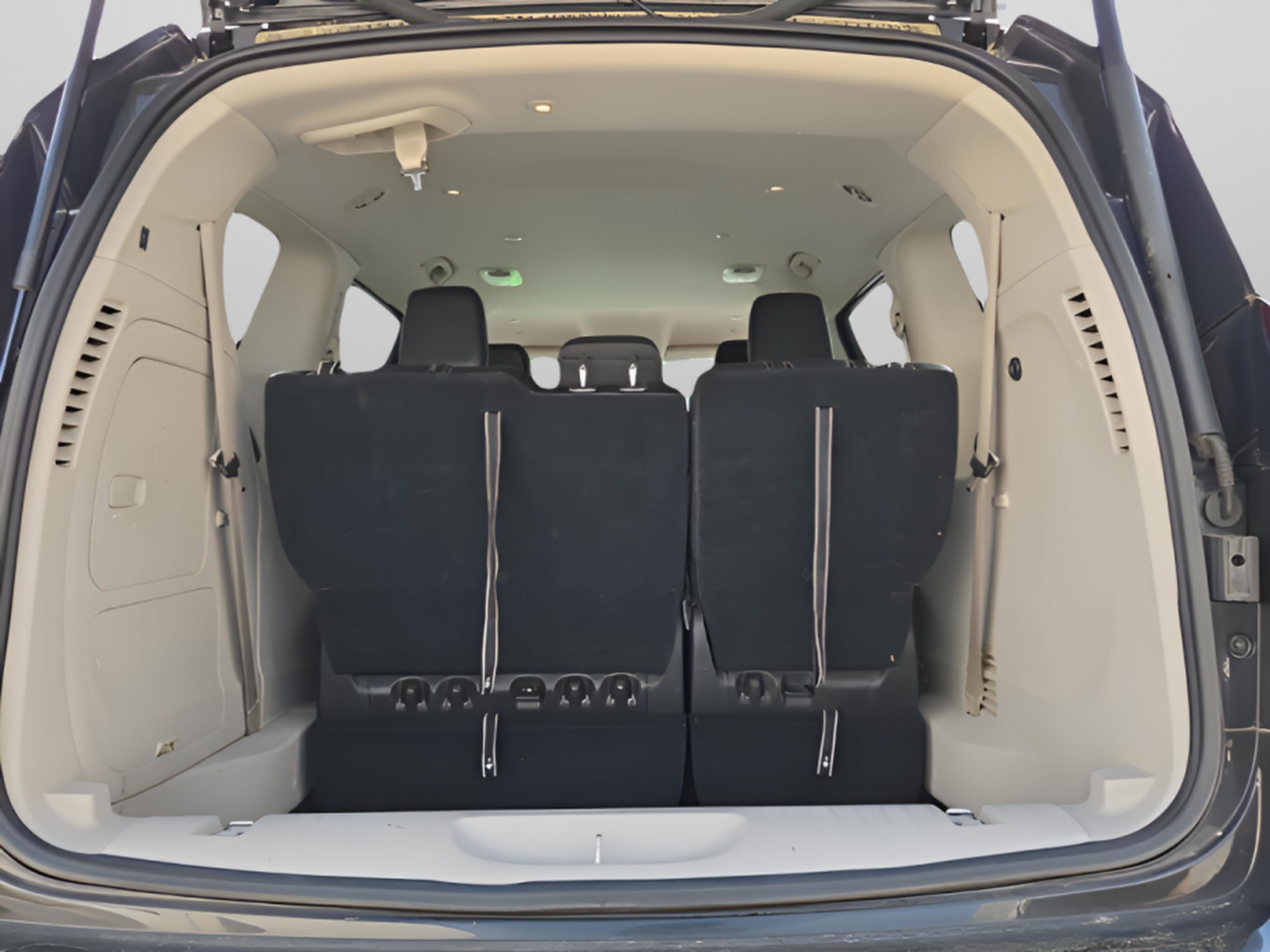 Used 2023 Chrysler Pacifica Touring-L image 27