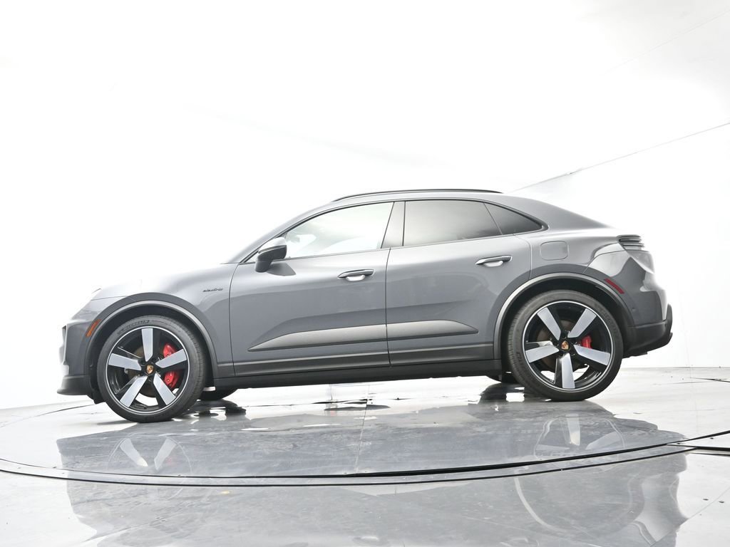 Certified 2025 Porsche Macan 4S Electric AWD/4WD image 45