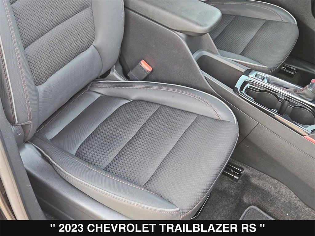 Used 2023 Chevrolet TrailBlazer RS image 33