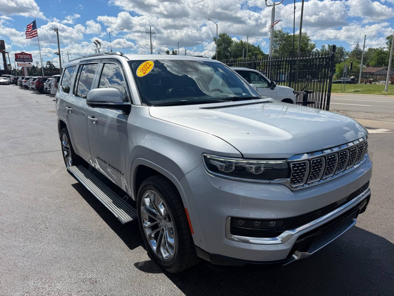 Used 2022 Jeep Grand Wagoneer Series II AWD/4WD image 3