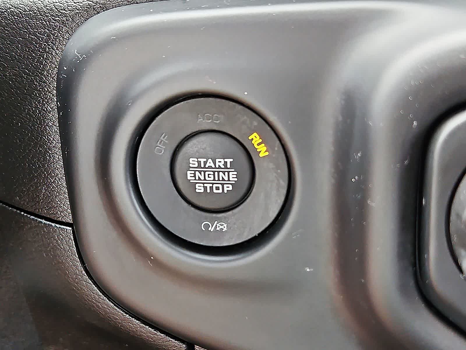 Used 2018 Jeep Wrangler Unlimited Sahara AWD/4WD image 22