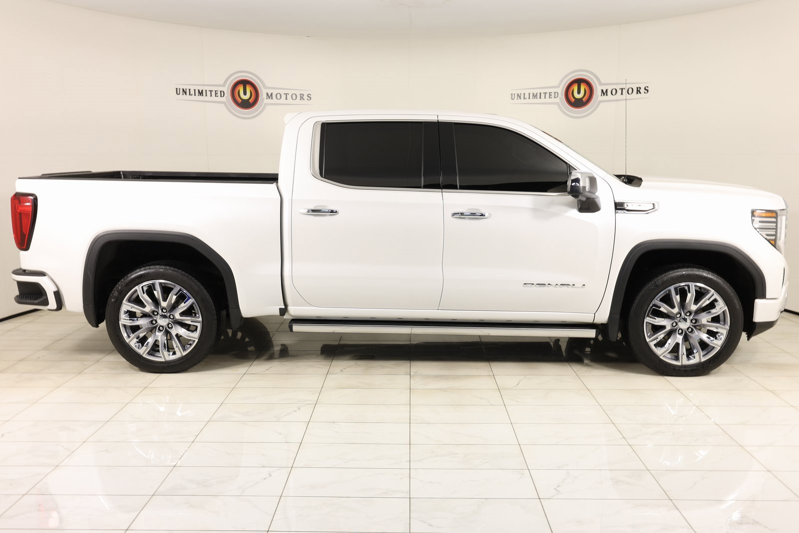 Used 2023 GMC Sierra 1500 Denali w/ Denali Reserve Package image 2