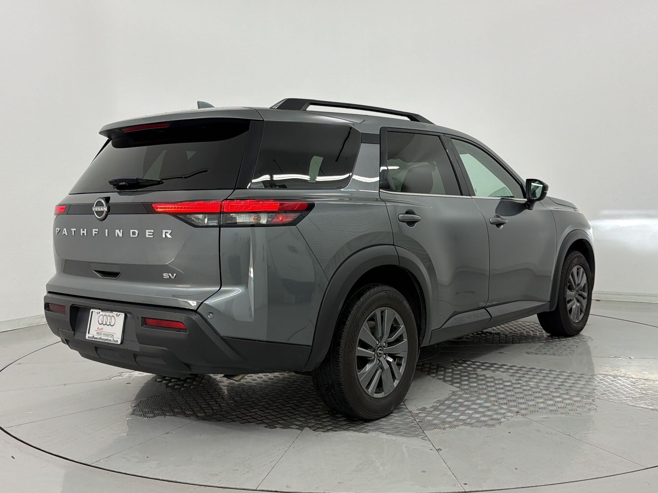 Used 2024 Nissan Pathfinder SV FWD image 9