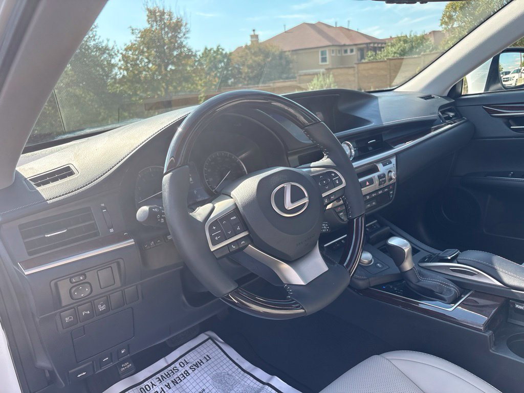 Used 2017 Lexus ES 350 w/ Luxury Package FWD image 13