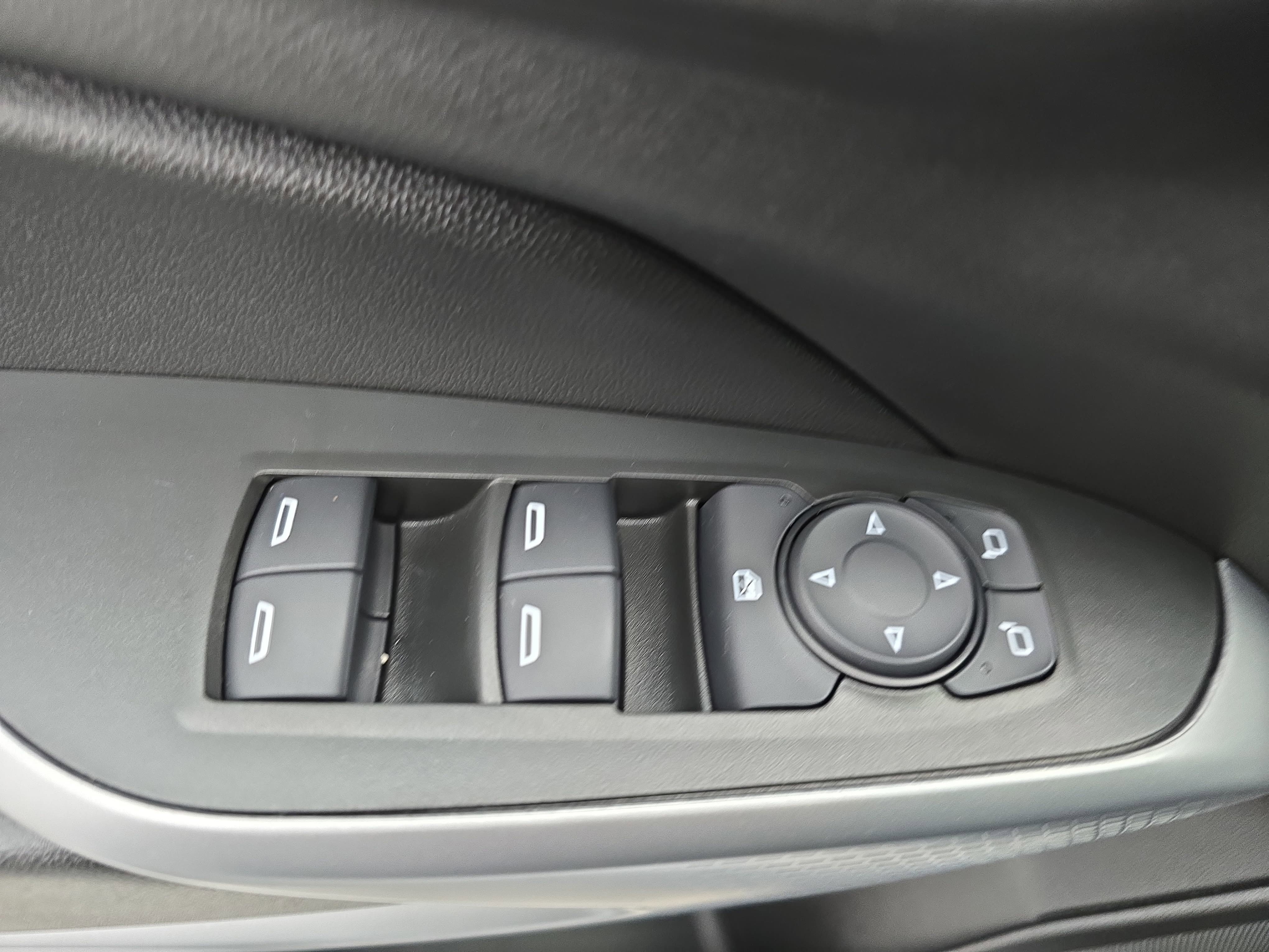 Used 2026 Chevrolet Trax LS w/ LS Convenience Package FWD image 26