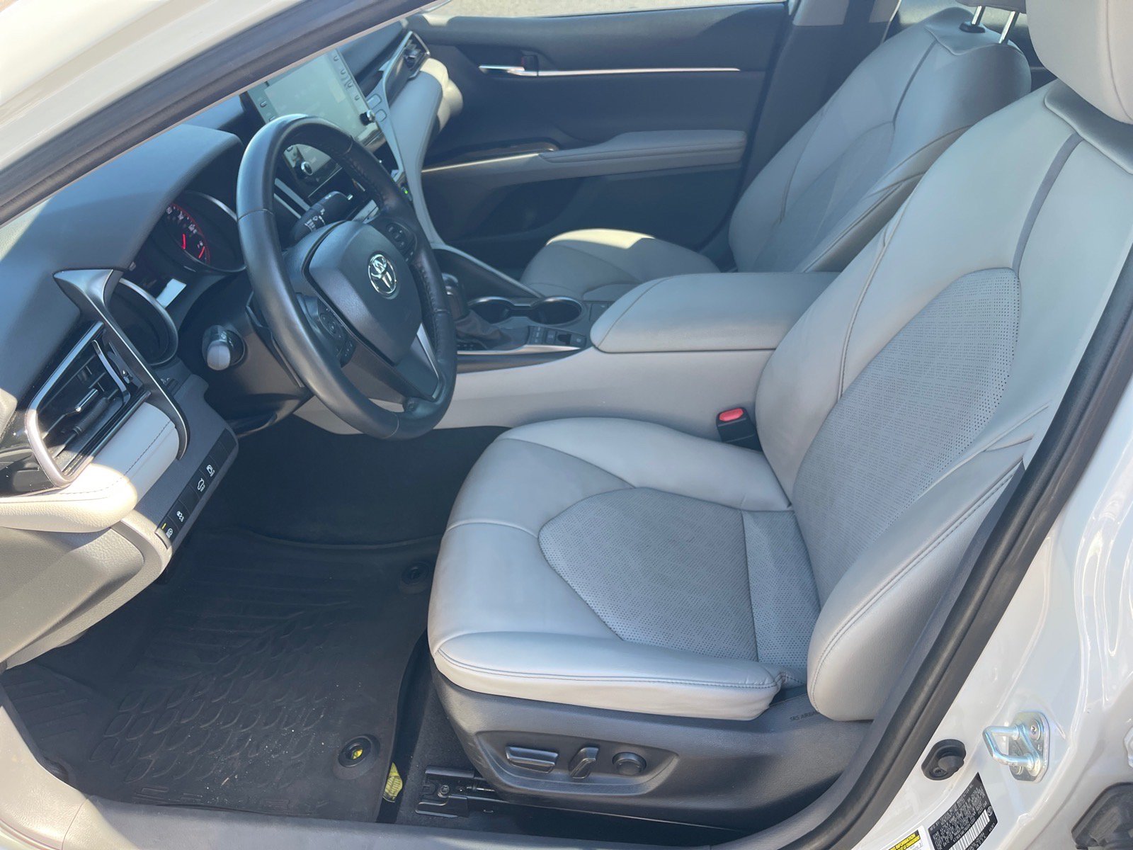 Used 2022 Toyota Camry XSE FWD image 10