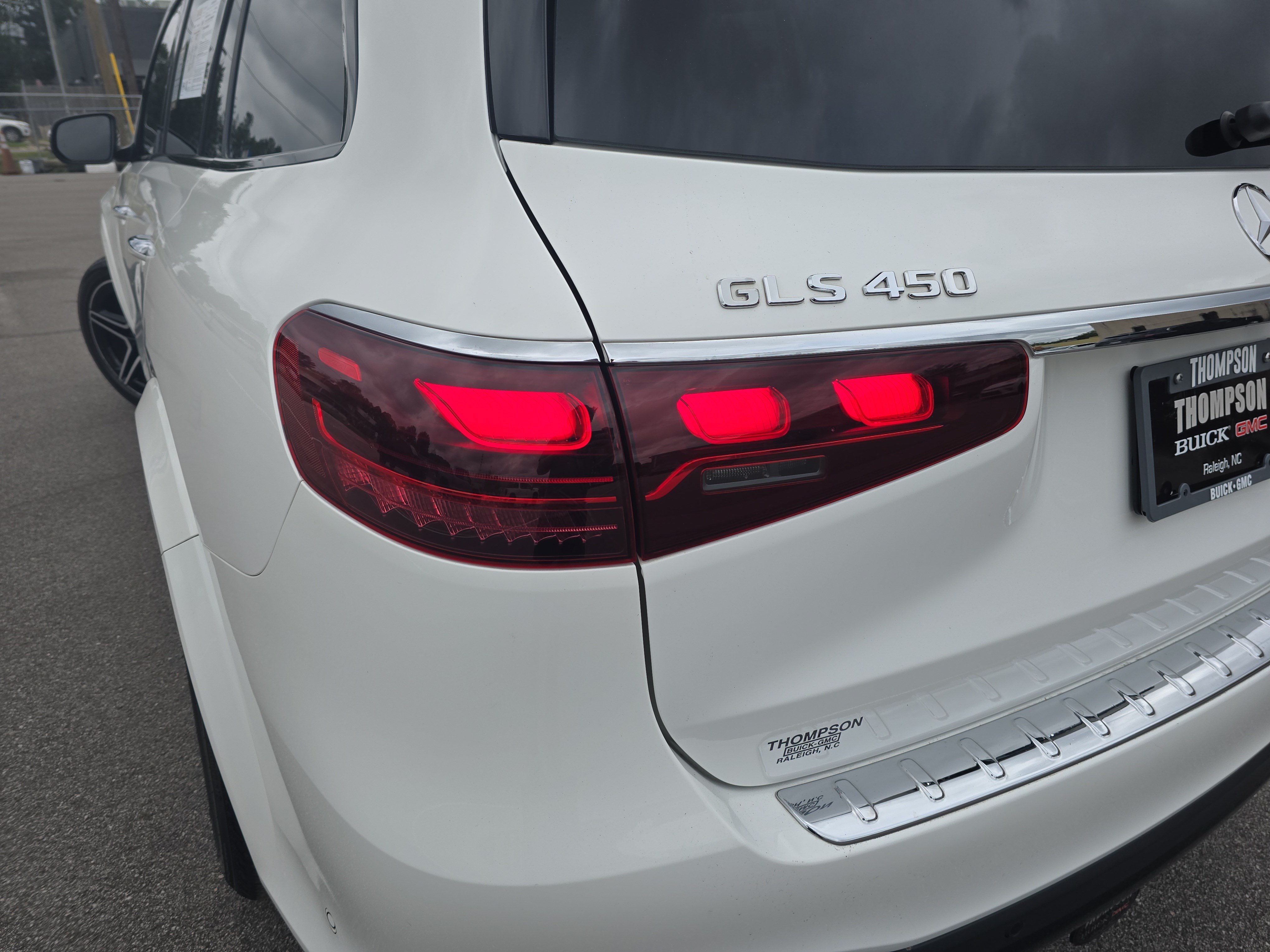 Used 2024 Mercedes-Benz GLS 450 4MATIC image 36