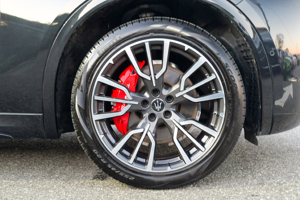 Used 2023 Maserati Grecale Modena AWD/4WD image 13