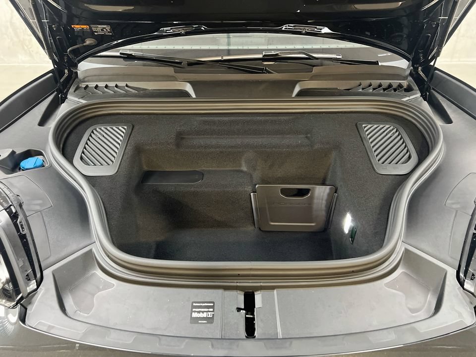New 2026 Porsche Macan Turbo Electric AWD/4WD image 32