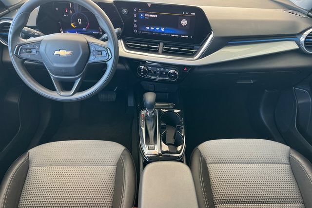 Used 2025 Chevrolet Trax LT FWD image 15