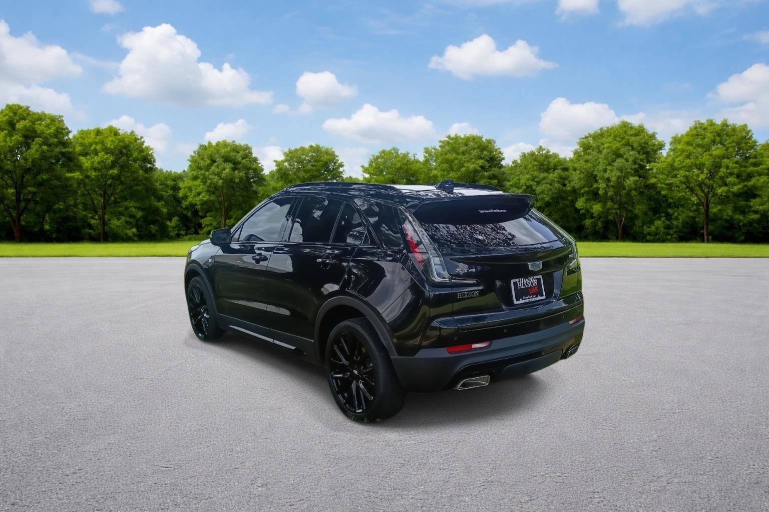 Used 2022 Cadillac XT4 Sport w/ LPO, ONYX Package FWD image 5