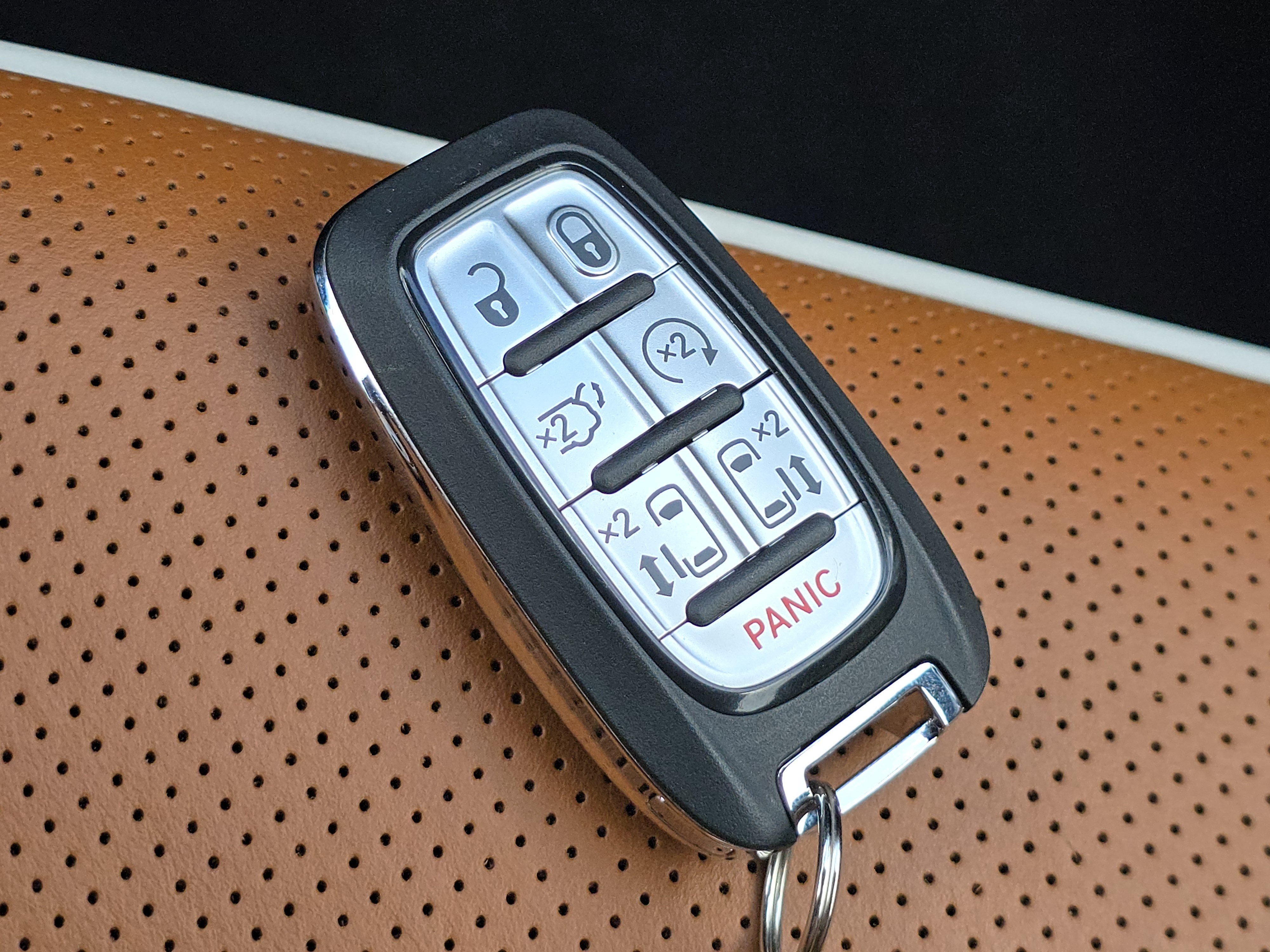 Used 2026 Chrysler Pacifica Pinnacle w/ Trailer Tow Group AWD/4WD image 29