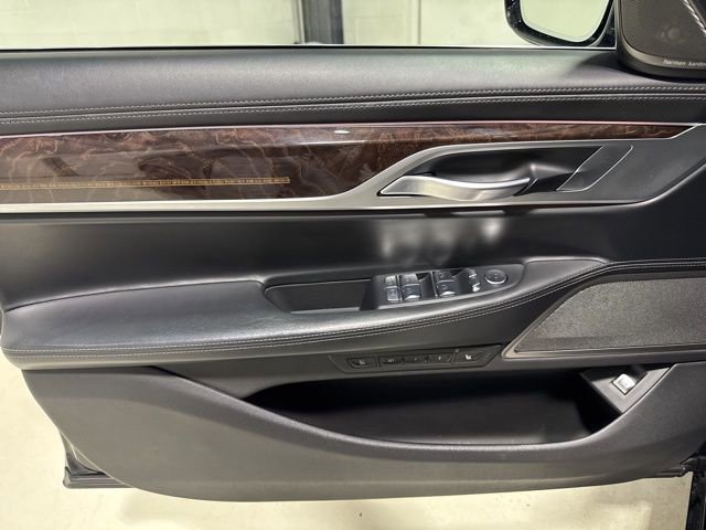Used 2022 BMW 750i xDrive w/ Luxury Rear Seating Package image 15