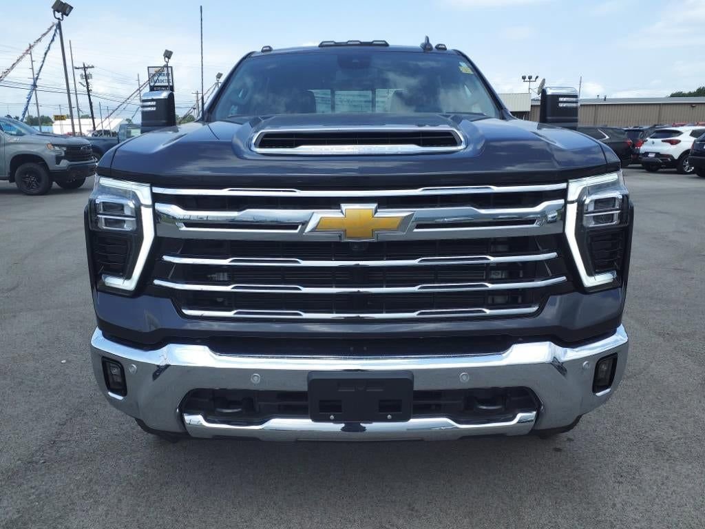 Used 2024 Chevrolet Silverado 2500 LTZ w/ LTZ Convenience Package image 2